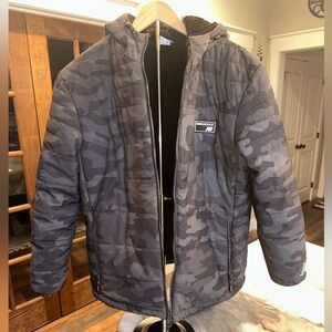 EUC Women’s Camo New Balance Puffer Jacket‎ Teddy Black Lining Size Medium